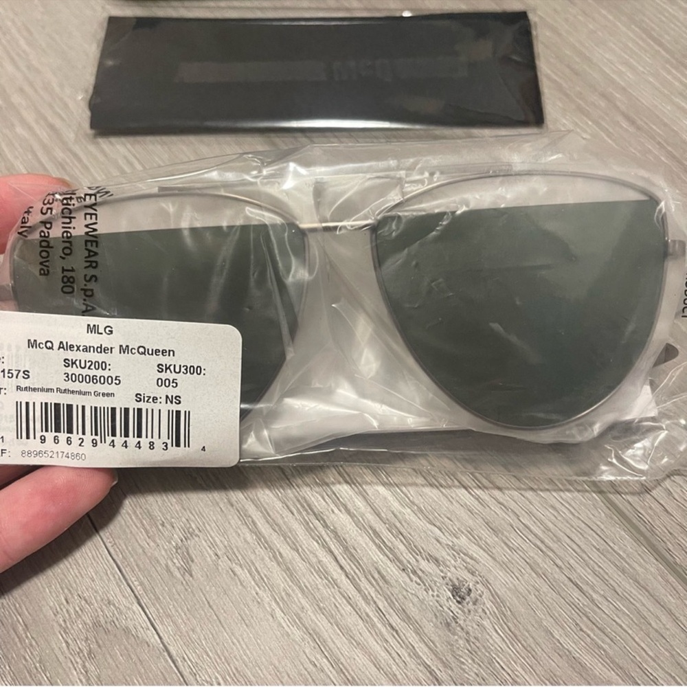 🆕 McQ Alexander McQueen Ruthenium & Green Core Aviator Sunglasses UV 61mm Lens - Picture 5 of 6